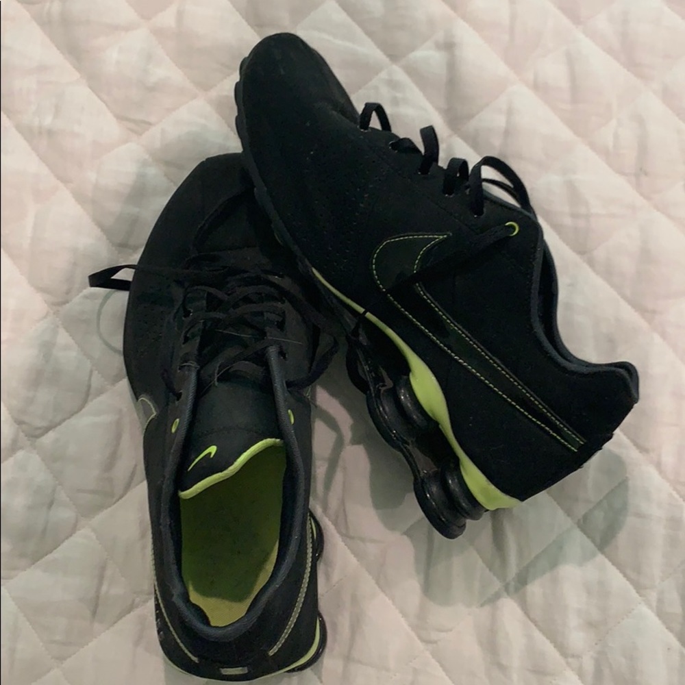 Women’s Nike Shox size 9.5